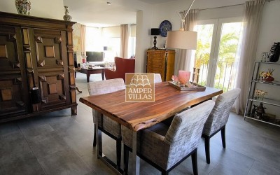 Lovely, cosy villa with a beautiful garden.